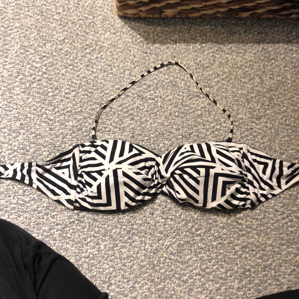 Bathing suit top that can be strapless